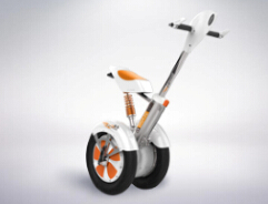 Por eso, en la conferencia de lanzamiento del nuevo producto, un innovador scooter eléctrico-A3 estaba presentado a los consumidores.