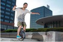 направляющий выступ подарка 2015: Airwheel самобалансирующейся Скутеры электрические