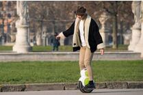 Изысканный скутере Airwheel Q6 встретиться моя мечта девушки