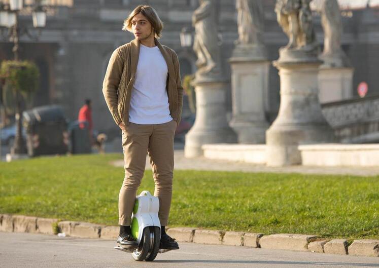 Why not try a new gadget—Airwheel self-balancing electric scooter that may bring you to discover yourself.