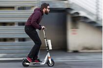 Airwheel представил складной Z3 двухколесных электрический скутер